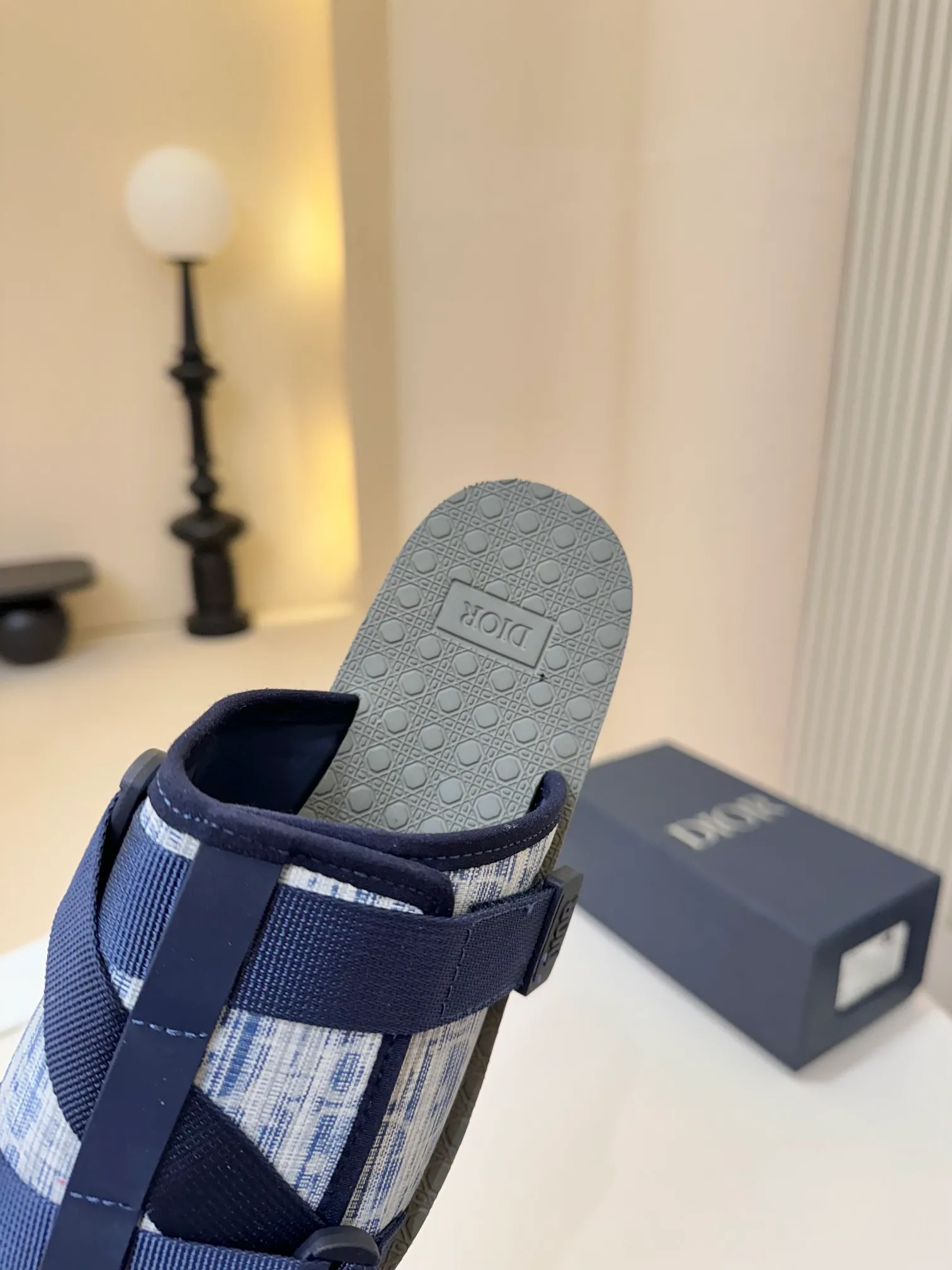 [Dior] P: 300💰 -Size: 38-46 Dior Dior D’s classic men’s slippers, high-end boutique, original material, pure cotton printed canvas upper, fine workmanship, super soft sole, casual, loose and comfortable, a must-have in summer! !